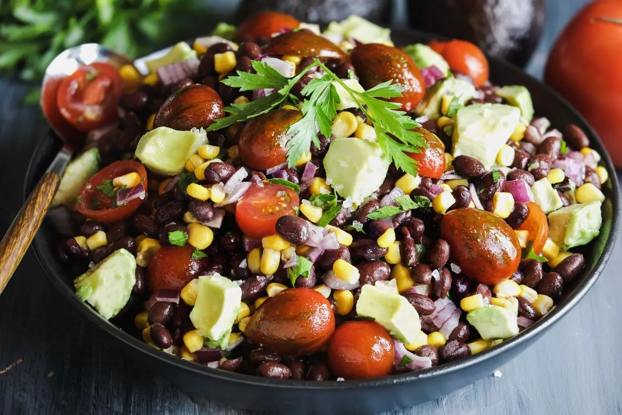Salade mexicaine aux haricots rouges et noirs