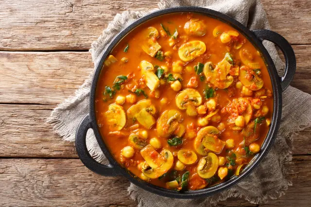 Curry de champignons aux épinards et pois chiches