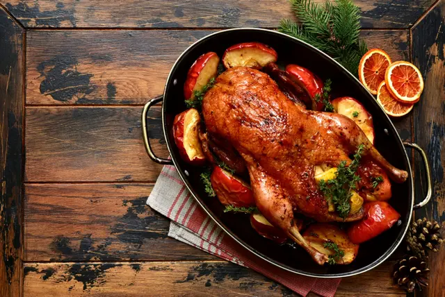 Recette oie rôtie au four et pommes cuites