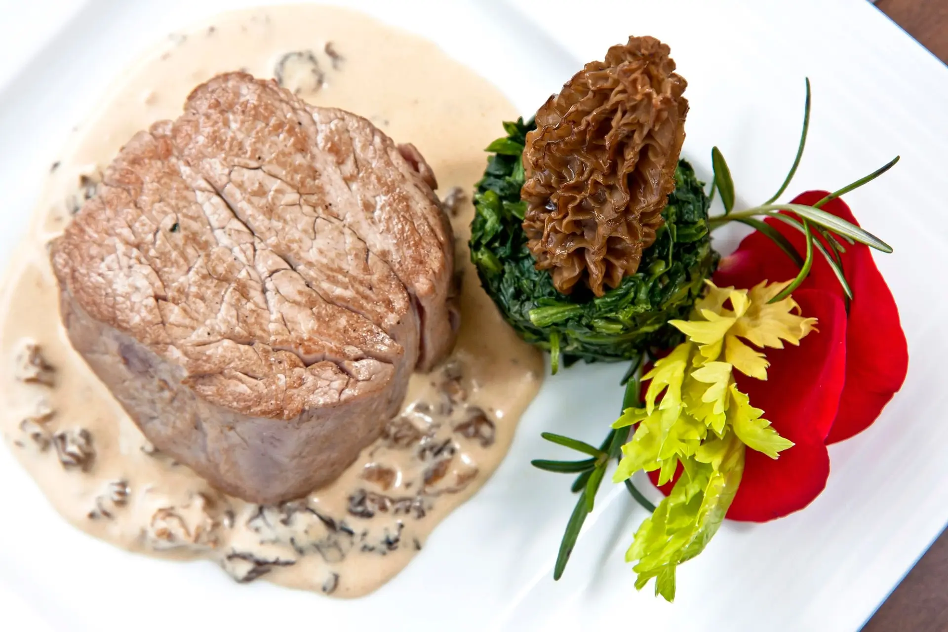 Pavé de bœuf sauce morilles