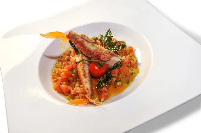 Rouget à la sauce tomate