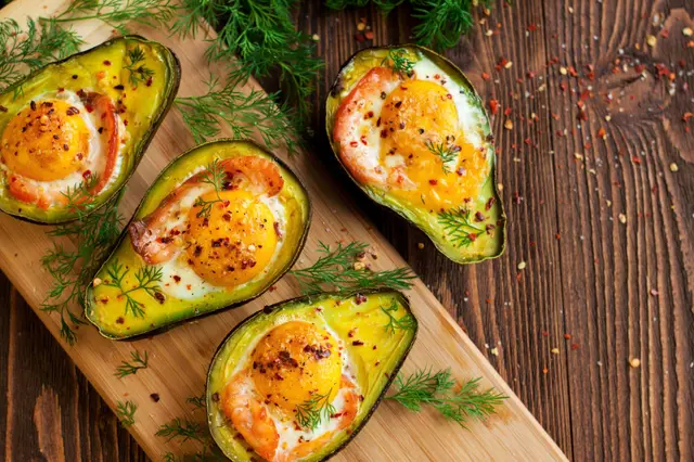Recette originale d'avocat à l'œuf et au saumon fumé