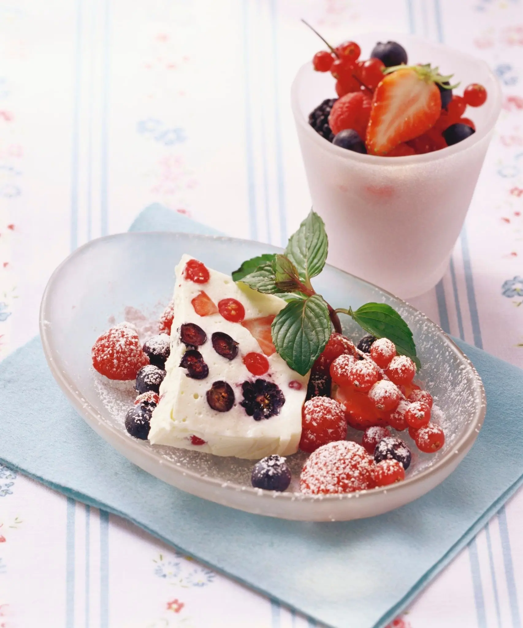 Terrine de yaourt aux fruits rouges et sucre glace