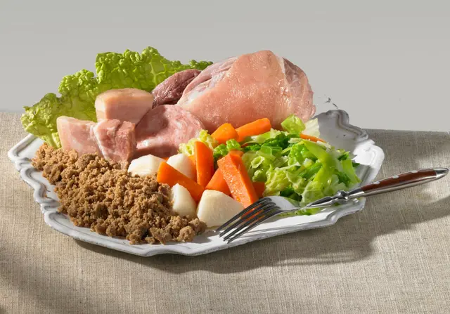 Jarret de porc aux légumes vapeur