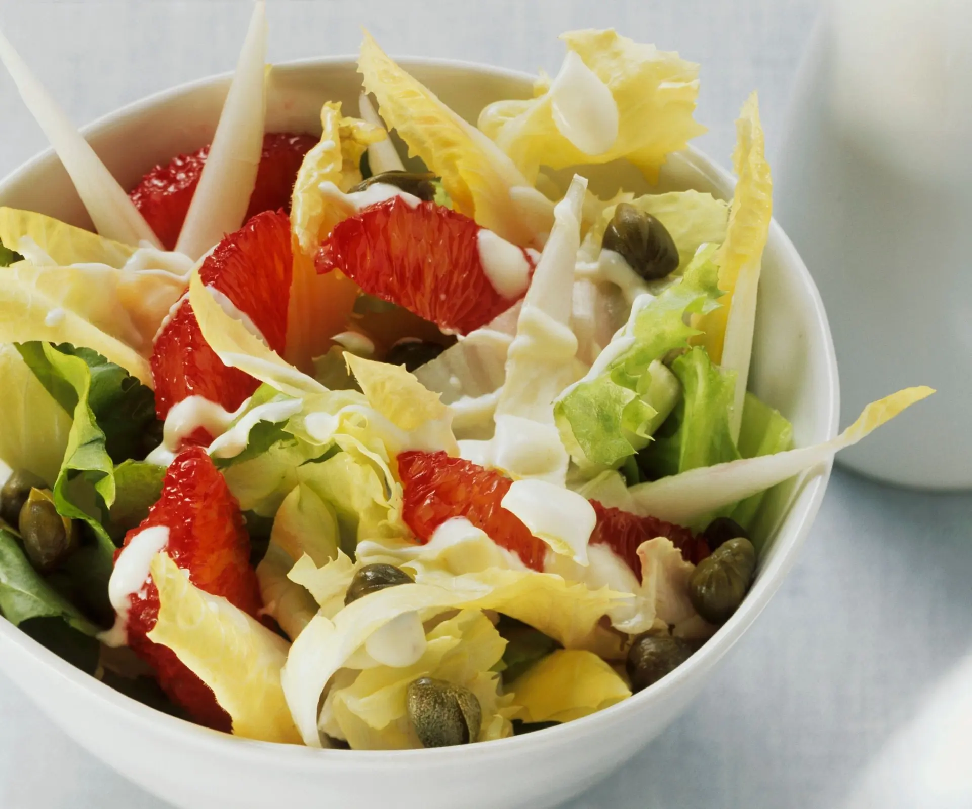 Salade d'endives et de chicorée aux quartiers d'orange sanguine