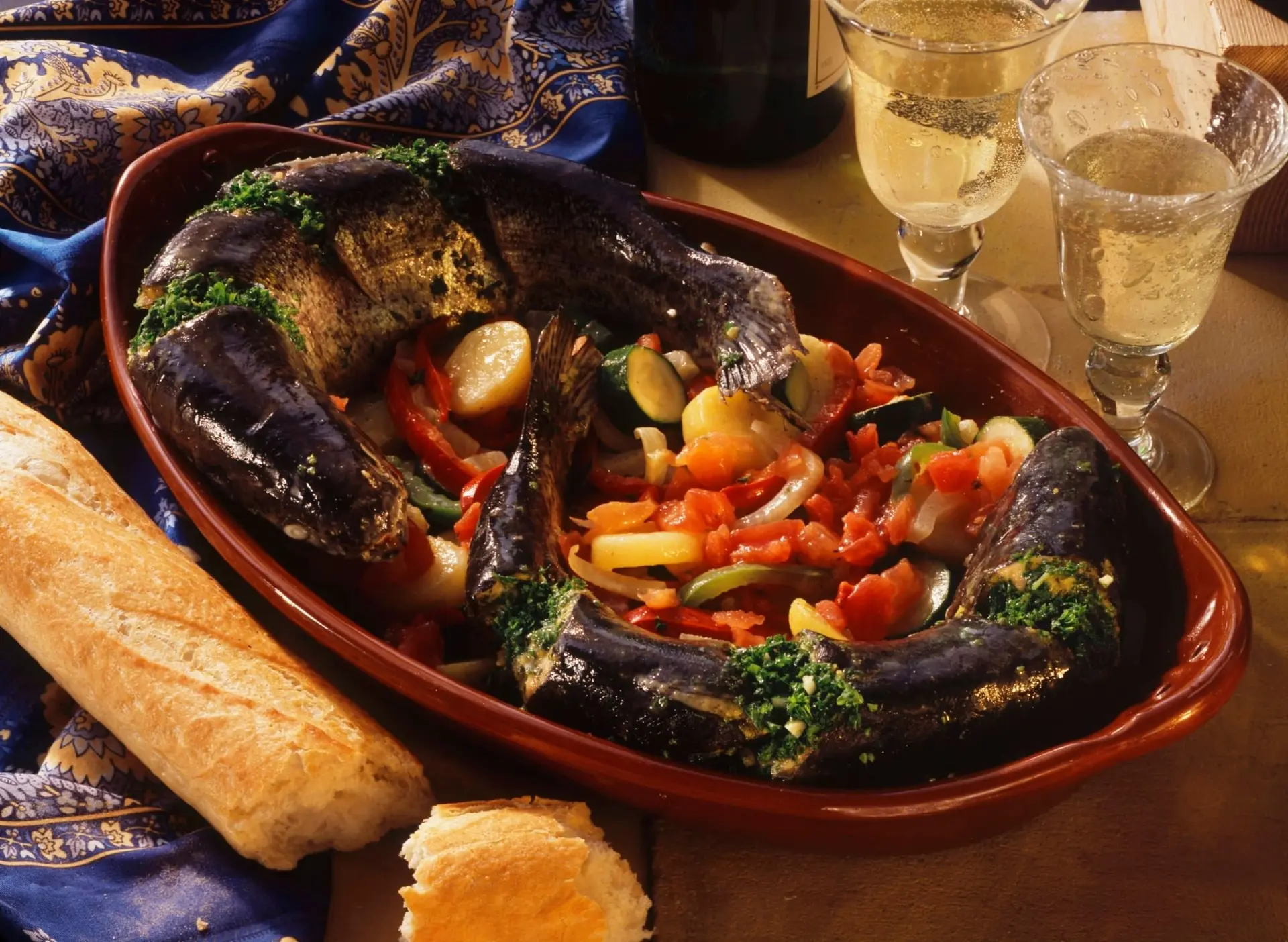 Truite de mer cuite au four avec ses petits légumes