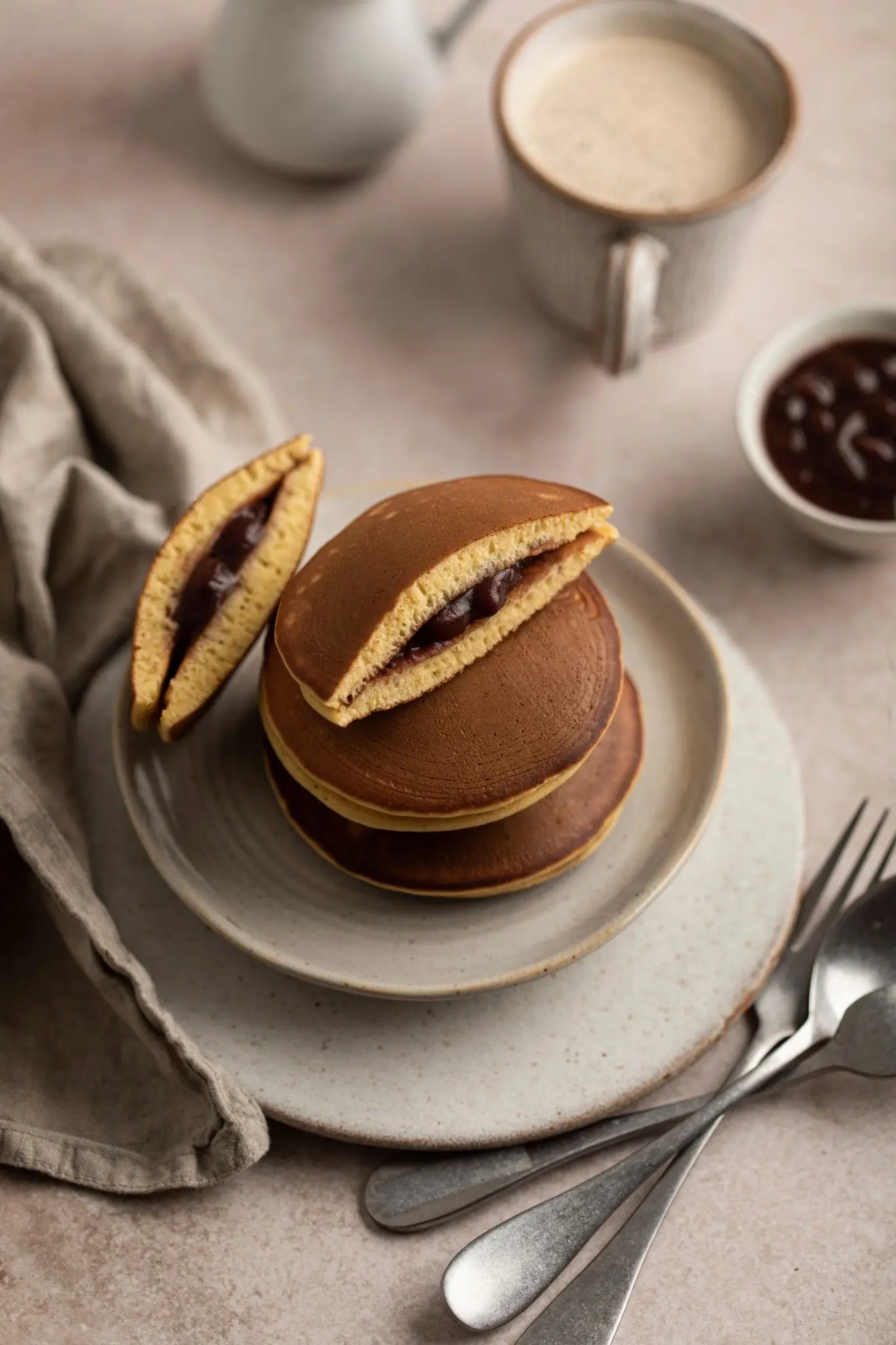 Recette du dorayaki pancakes japonais fourrés à la confiture