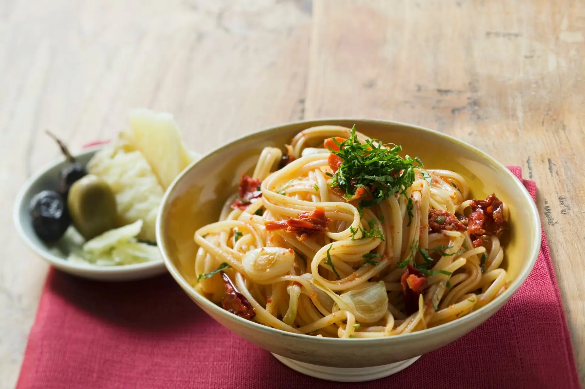 Spaghettis aux tomates séchées et à l'ail