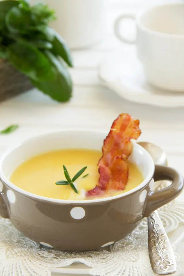 Soupe de lentilles au potiron avec du bacon