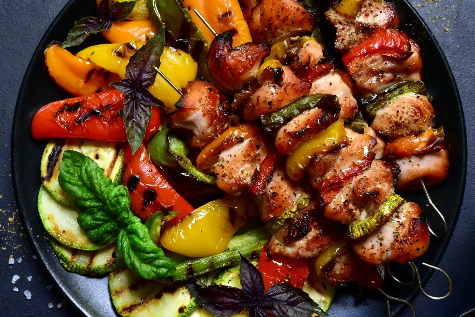 Recette de brochettes de poulet mariné et légumes