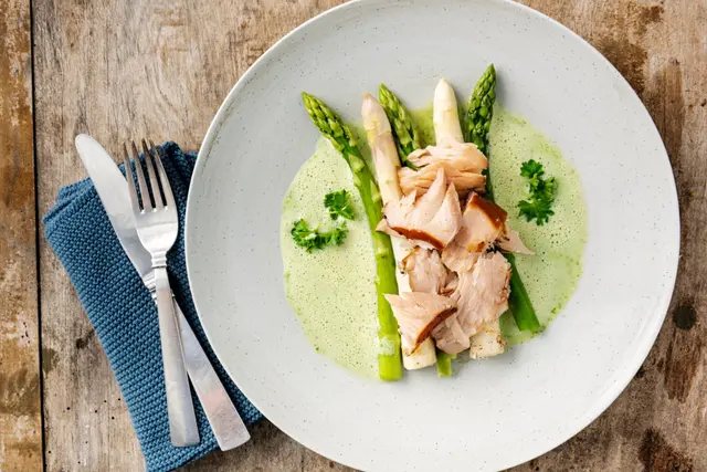Recette asperges vertes et blanche au saumon