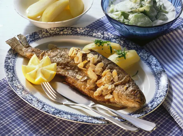 Truite farcie aux herbes et aux amandes effilées