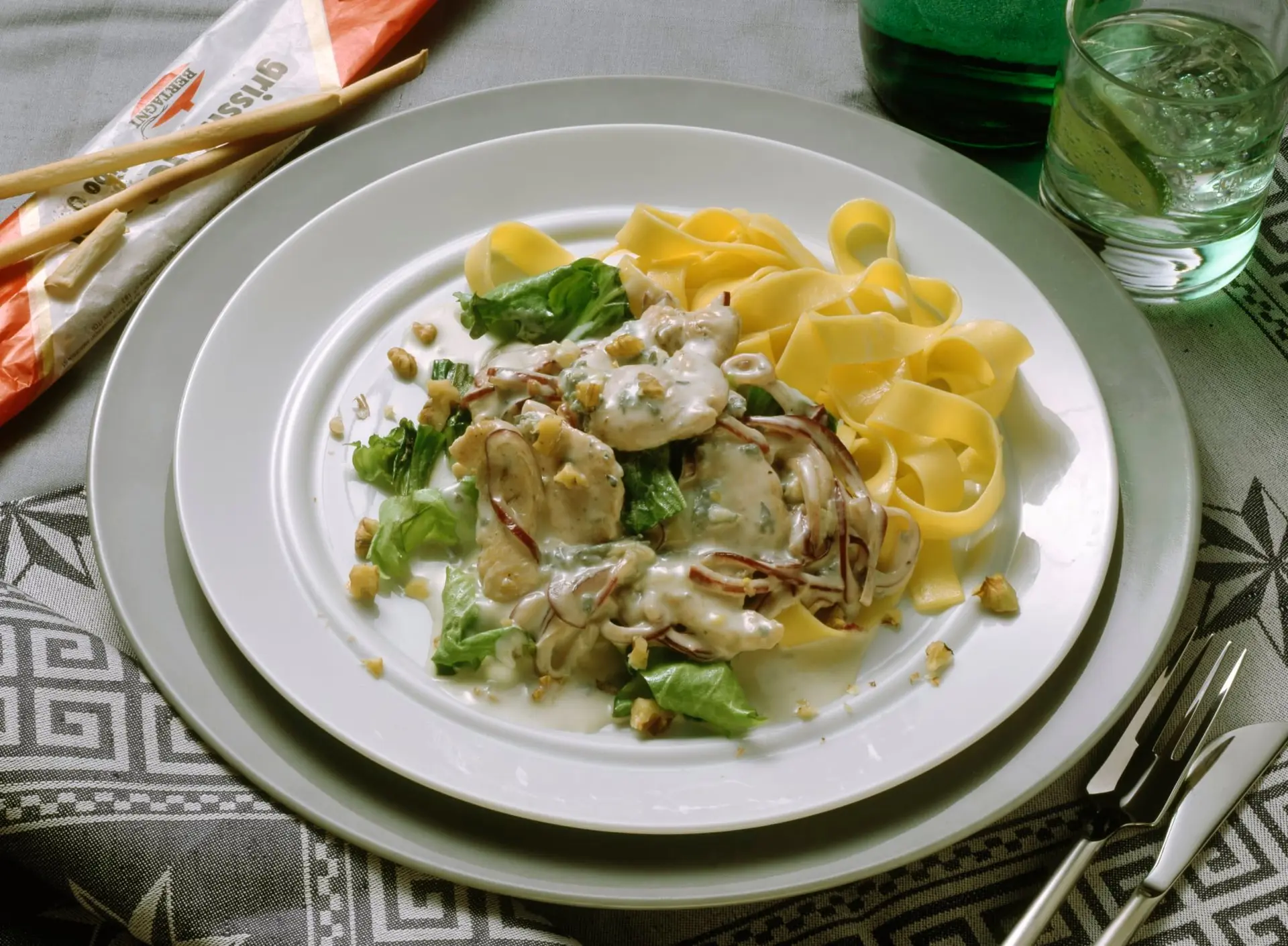 Émincé de dinde sauce Gorgonzola, tagliatelles et noix