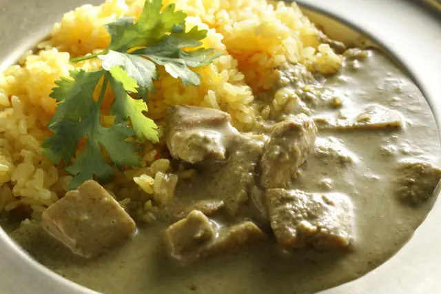 Curry thaïlandais aromatisé à la noix de coco et feuilles de coriandre
