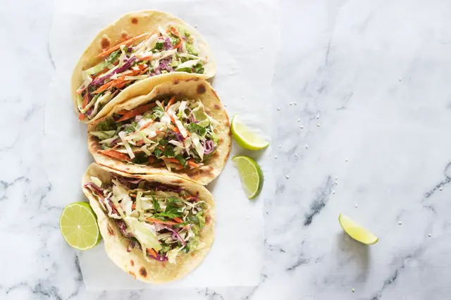 Tacos au guacamole et salade de chou