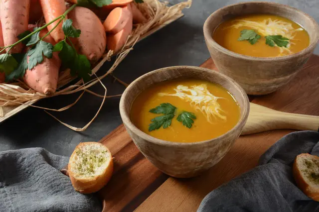 Velouté de patates douces et de carottes au lait de coco