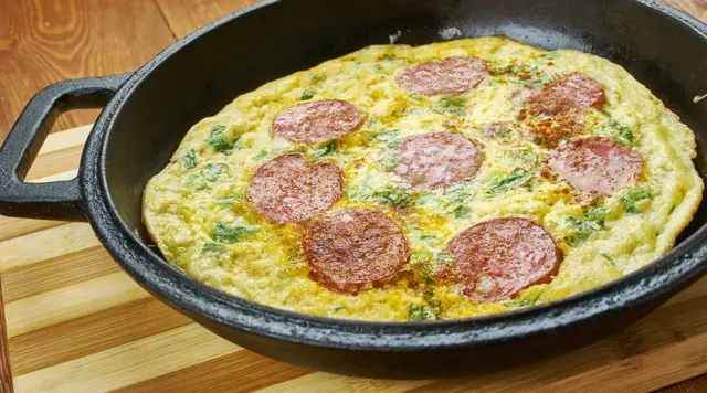 Omelette au saucisson