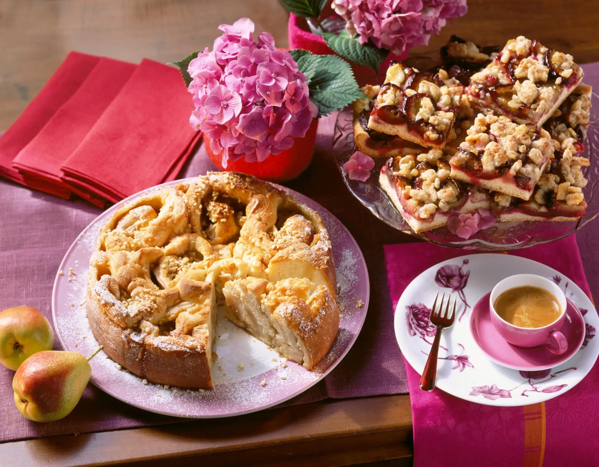 Gâteau aux poires et crumble aux prunes