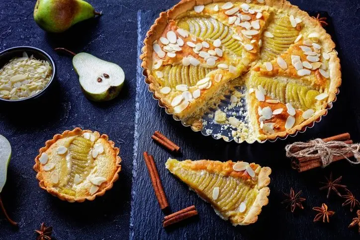 Tarte Bourdaloue aux poires et amandes