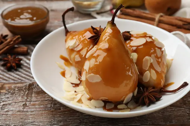 Recette de poire sauce caramel et amandes effilées