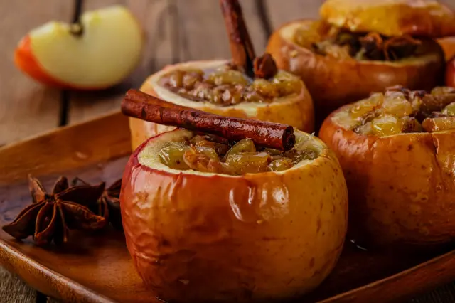 Pommes au four à la cannelle et raisins secs