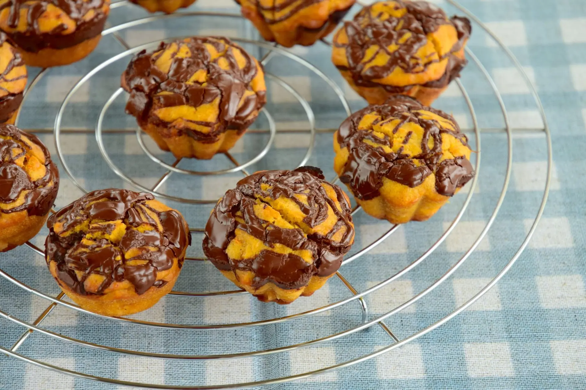 Muffins sans gluten à la patate douce glacés au chocolat