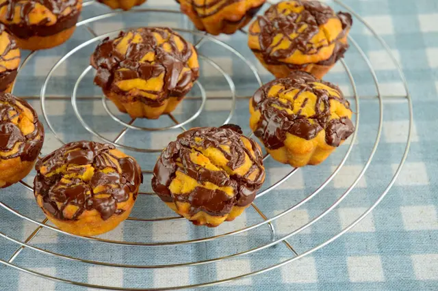 Muffins sans gluten à la patate douce glacés au chocolat
