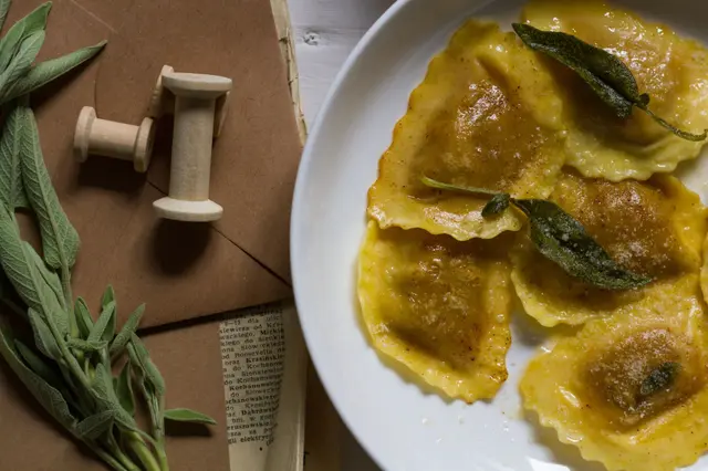 Ravioli de légumes grillés au beurre de sauge