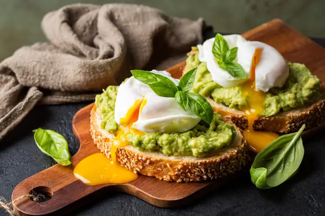Recette sandwich à l'avocat écrasé et œuf poché