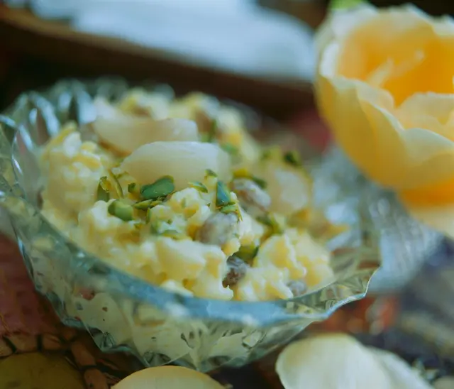 Riz au lait aux litchis et aux pistaches (Oman)
