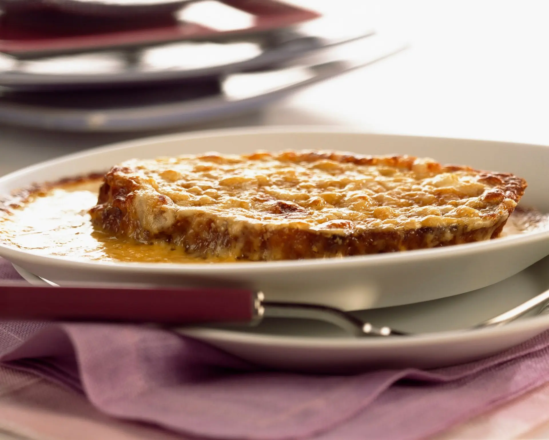 La recette du welsh (gratin de pain et jambon au cheddar)