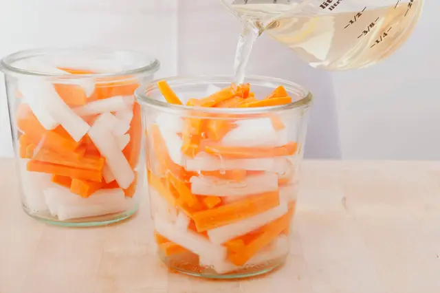 Radis et carottes marinés à la vietnamienne