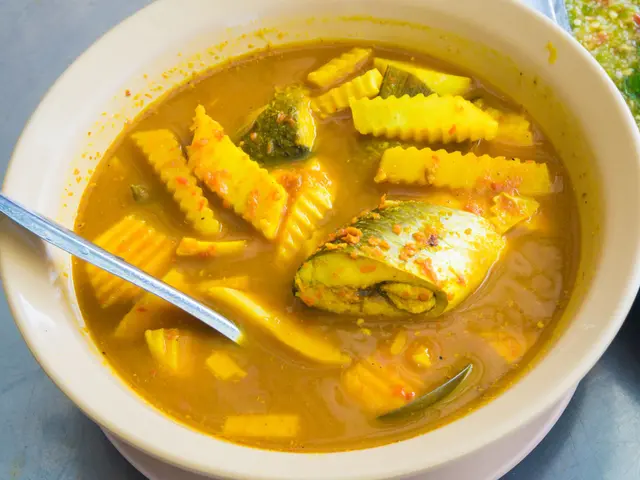 Soupe de poisson au citron et à la noix de coco