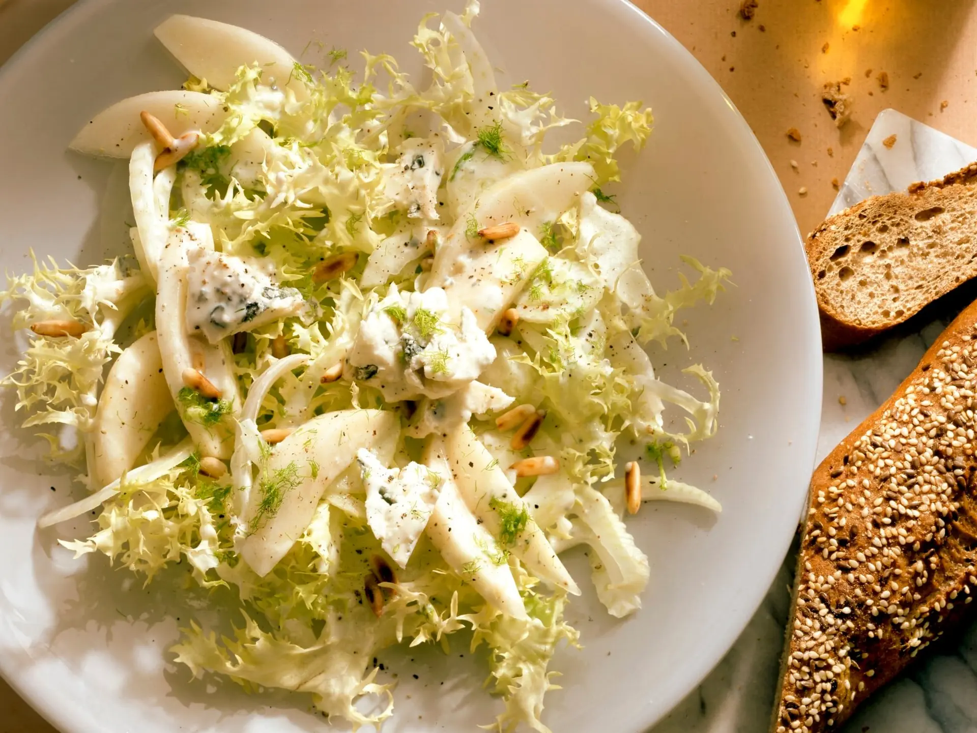 Endives frisées au fenouil et au gorgonzola