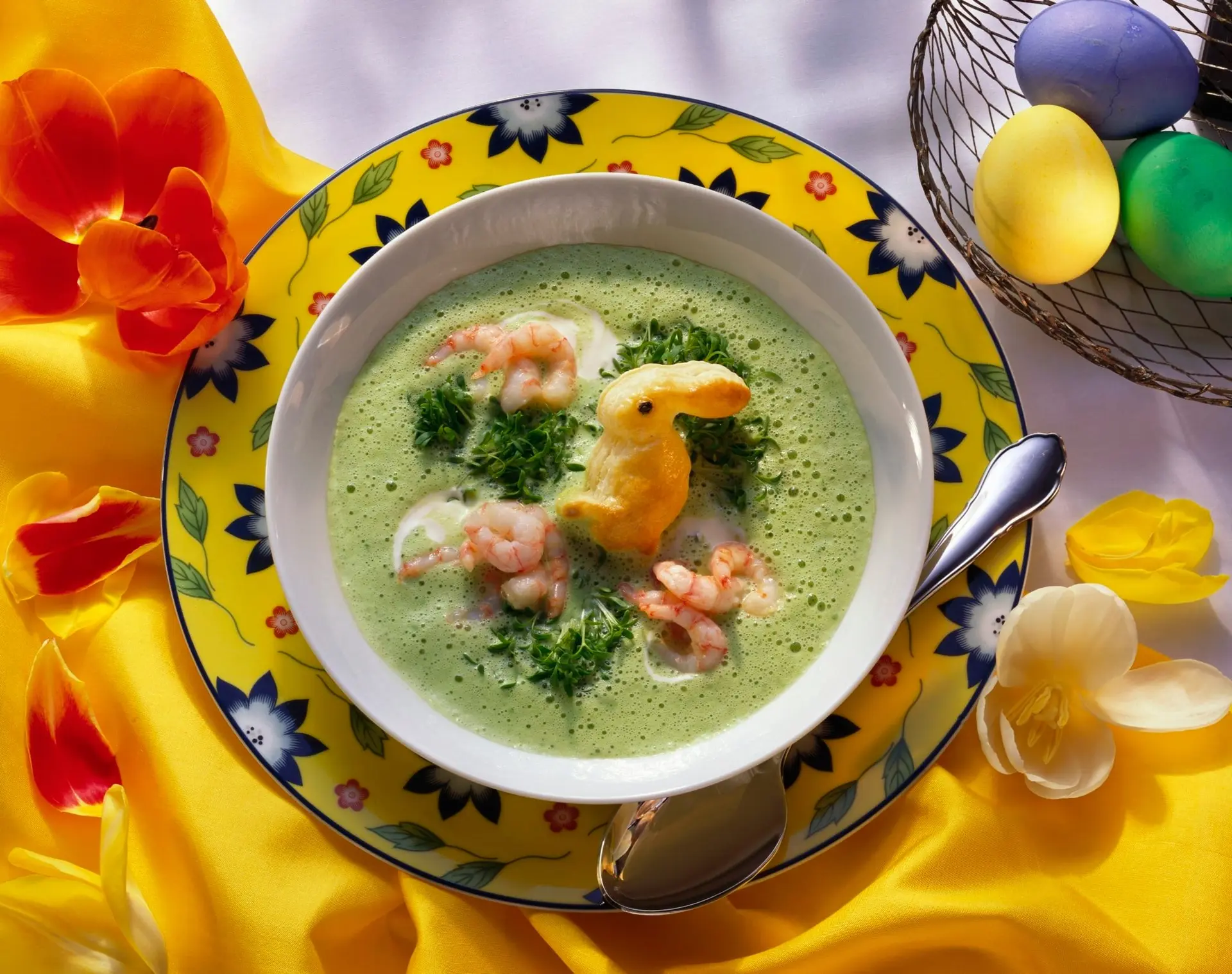 Velouté mousseux de cresson aux crevettes, feuilleté lapin