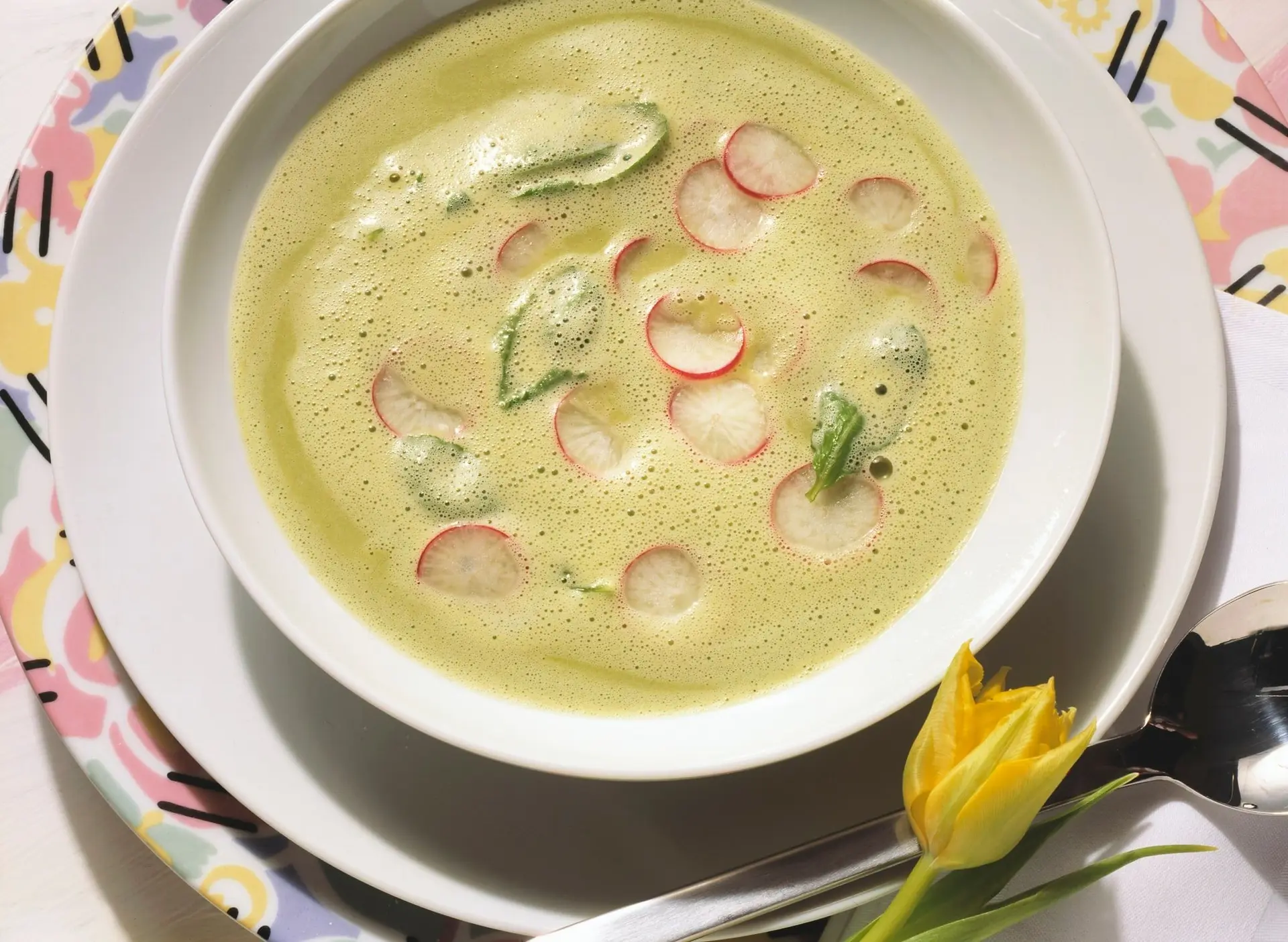 Soupe crémeuse aux feuilles de radis