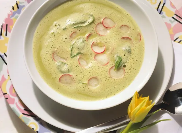 Soupe crémeuse aux feuilles de radis