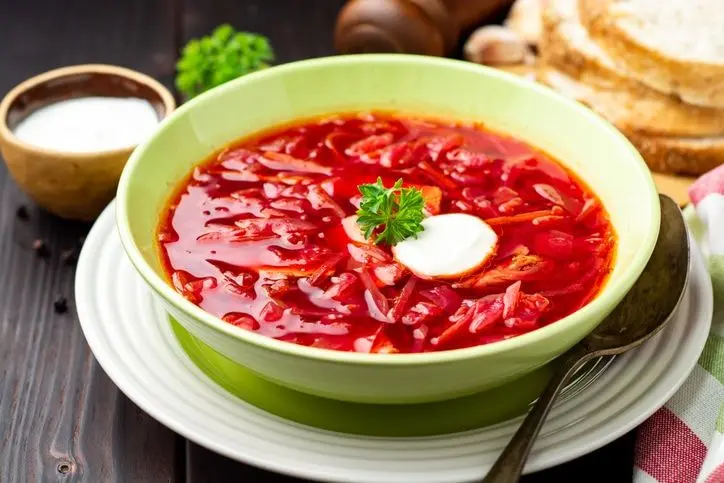 Soupe de betterave traditionnelle russe (Bortsch)