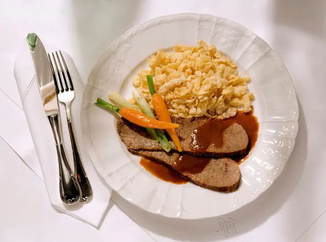 Bœuf mariné avec spaetzles et légumes