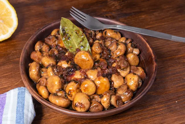 Fricassée de champignons végétaliens à l’ail