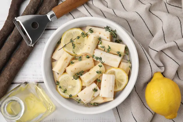 Salsifis crus, citron et thym