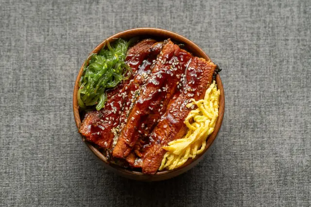 Riz à l’anguille japonaise (Unadon)