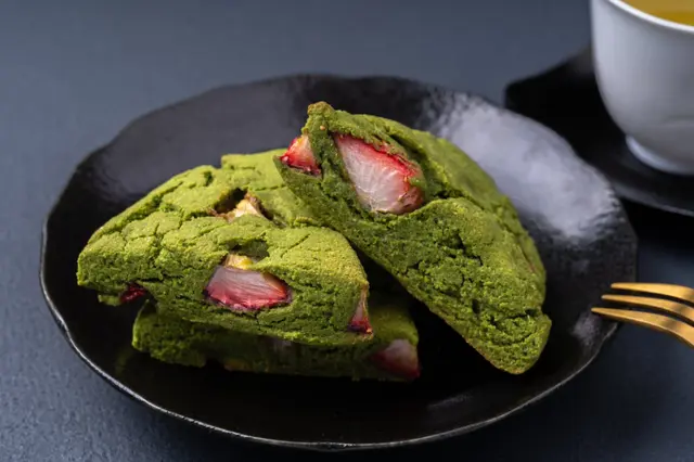 Scones fraise-matcha