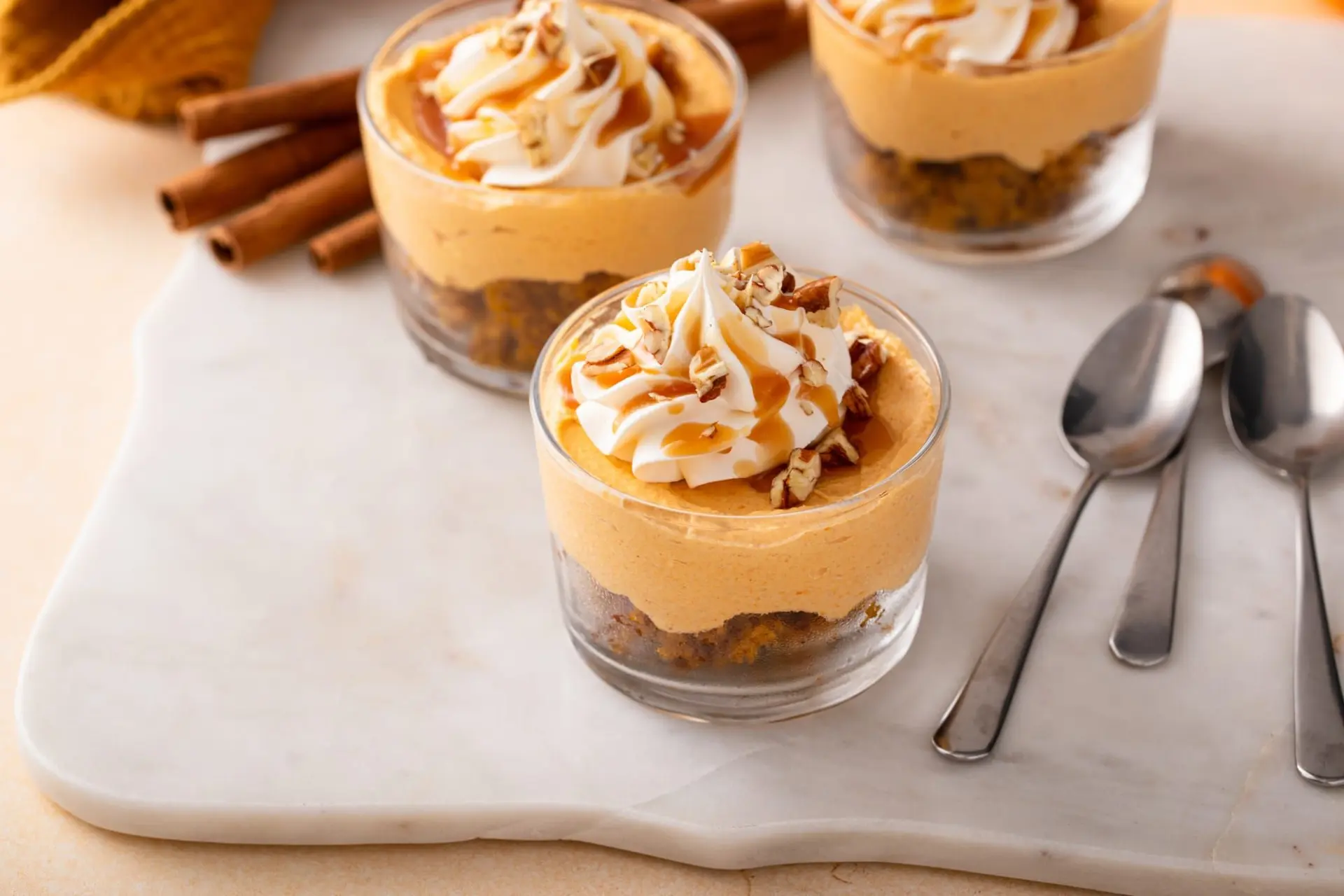 Pudding et crème fouettée à la citrouille et aux épices