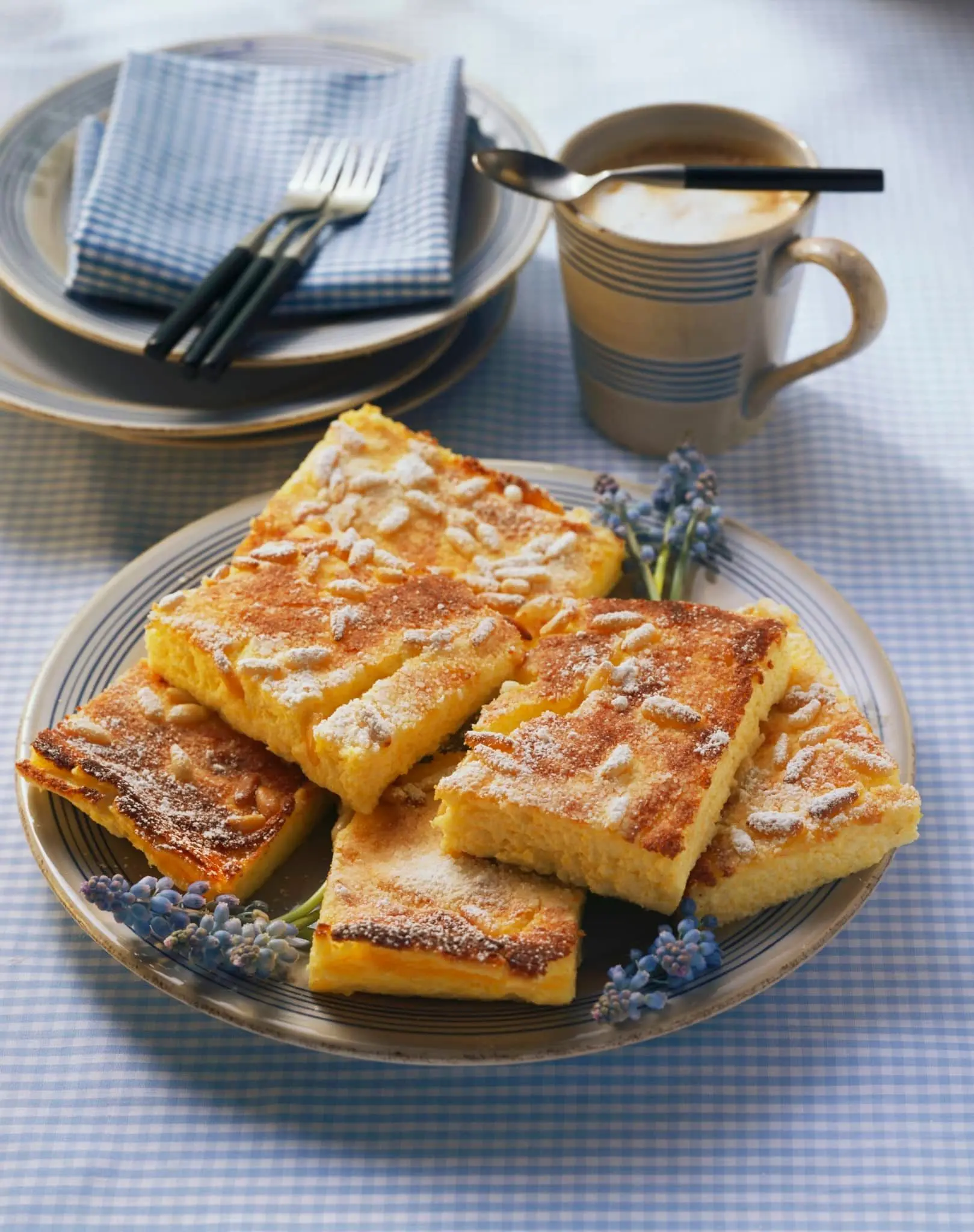 Gâteau au fromage à la polenta sucrée parfumé à l'orange