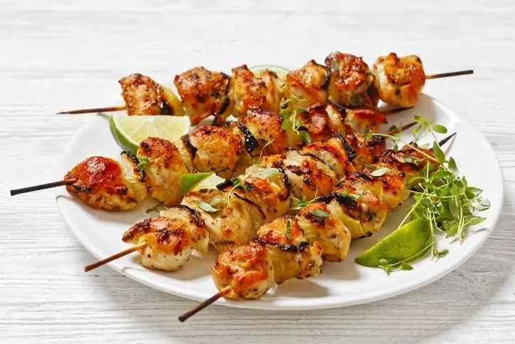 Brochettes de poulet mariné au citron