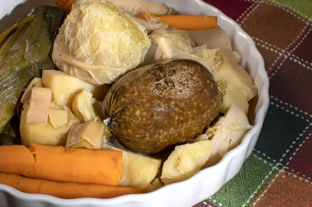 Haggis cuit dans un pot-au-feu