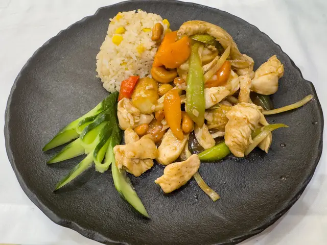 Poulet, noix de cajou et riz