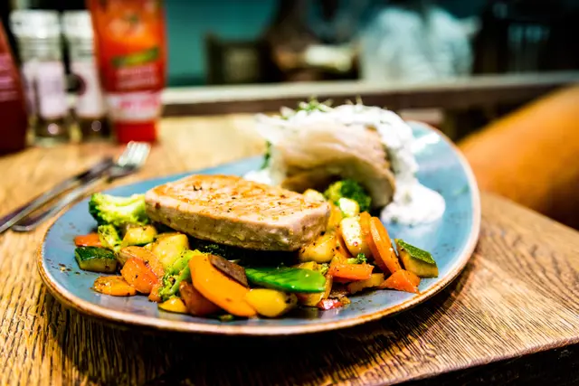 Bar poêlé aux petits légumes