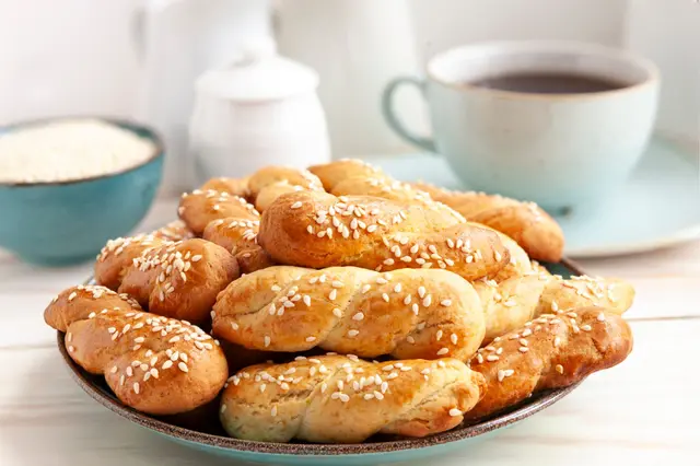 Koulourakia lambriatika (biscuits de la Pâques grecque)
